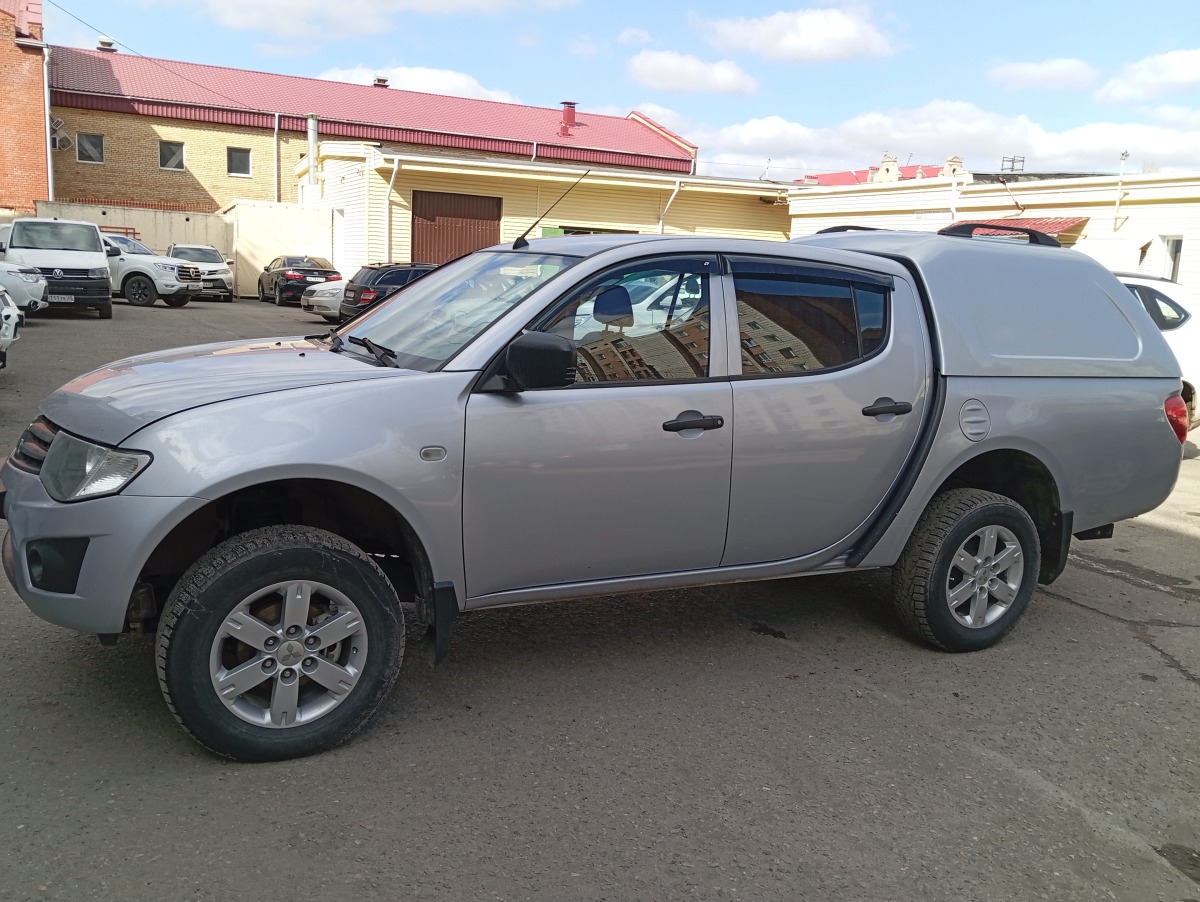 Автомобиль Mitsubishi L200 м370ув70 (2015) Омск